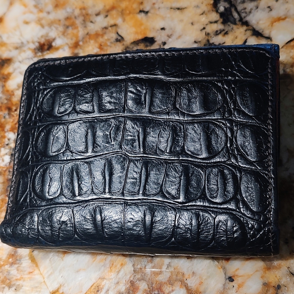Brahmin Black and Red Croc-Embossed Leather Wallet with Buckle. Pre-owned - Picture 13 of 13